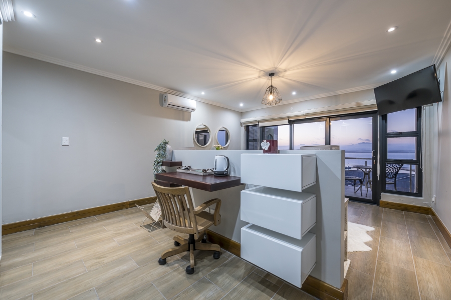6 Bedroom Property for Sale in Mossel Bay Central Western Cape